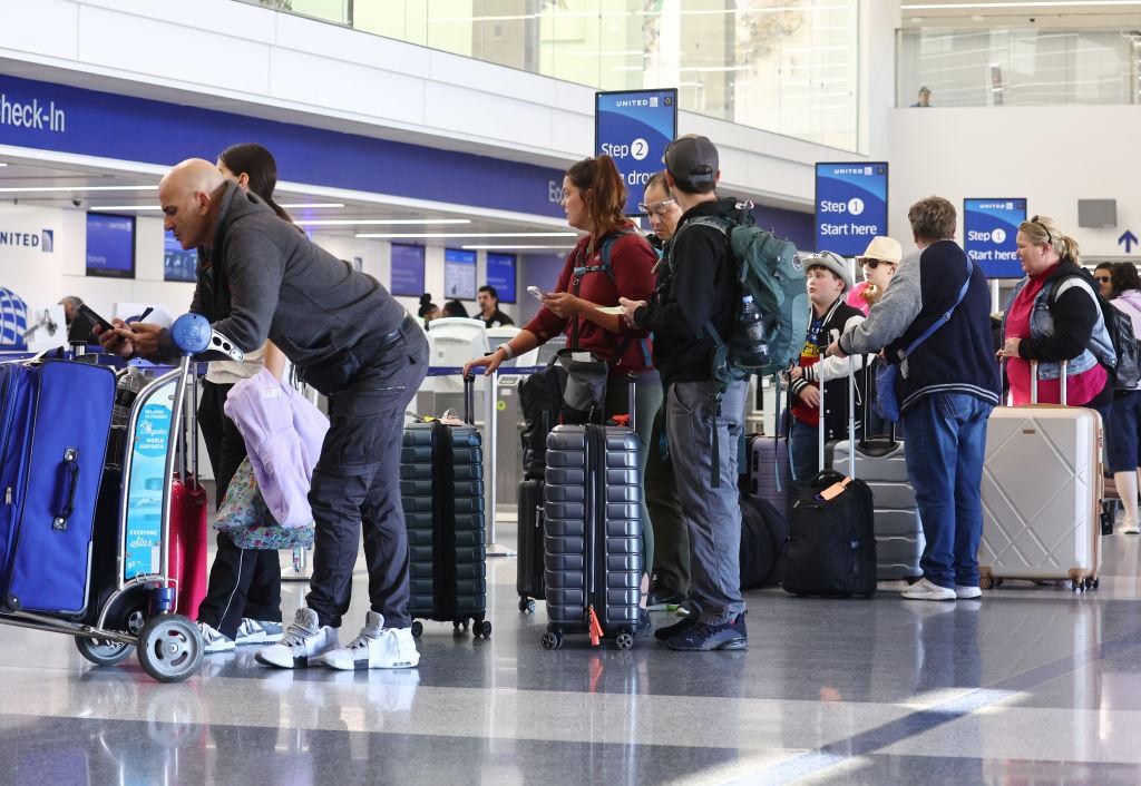 US: Storm Grounds Over 1.6K Flights