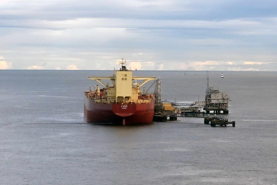 Report: Russian Oil Entering UK, EU in 'Loophole'