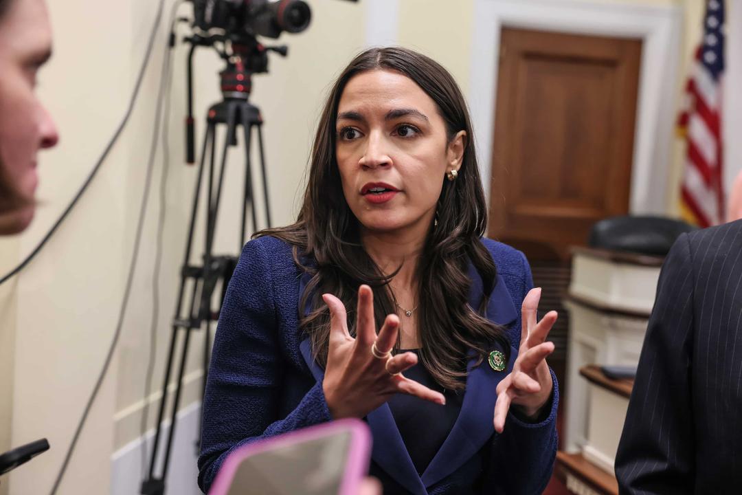 Ocasio-Cortez Moves to Impeach Justices Thomas, Alito