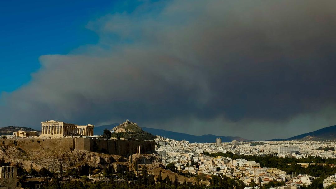 Thousands Evacuated as Greek Wildfire Spreads