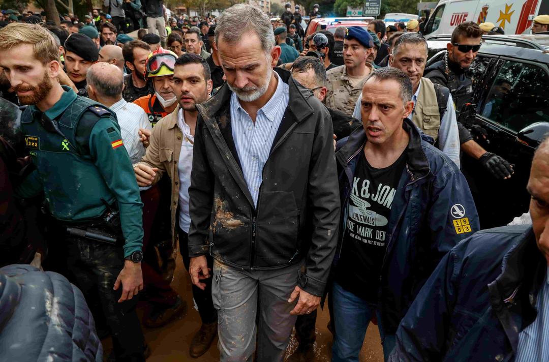 Spain's King and Queen, Top Officials, Pelted With Mud Over Flood Response